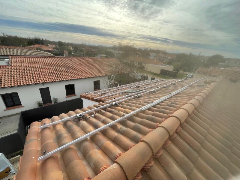 Toit avant installation de panneaux solaires à Albi